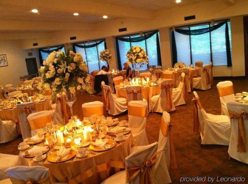 Nichols Village Hotel And Spa Clarks Summit Buitenkant foto