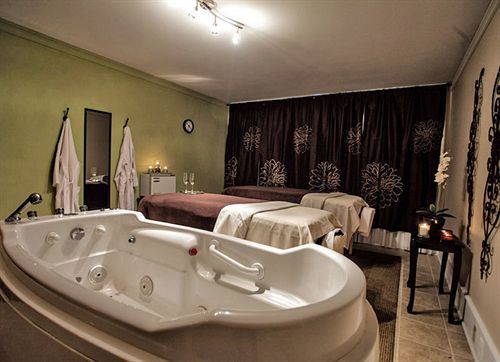 Nichols Village Hotel And Spa Clarks Summit Buitenkant foto