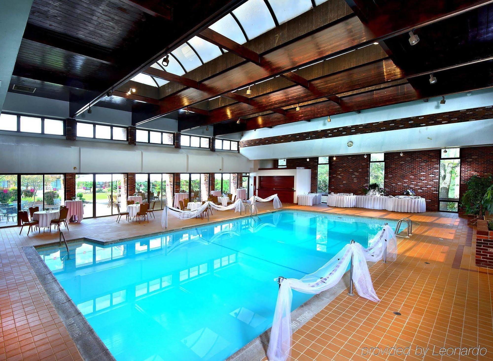 Nichols Village Hotel And Spa Clarks Summit Buitenkant foto